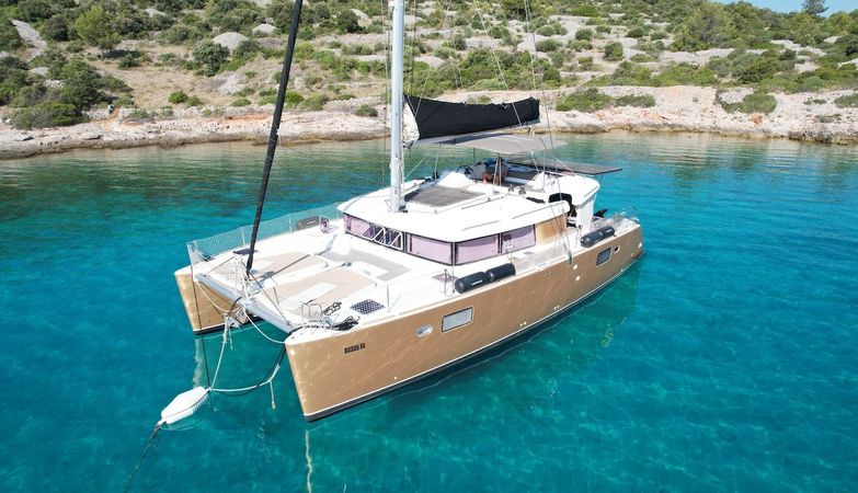 Lagoon 450 F | Black Duck