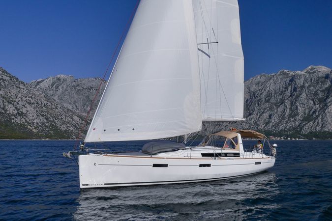 Beneteau Oceanis 45 | Flamenco