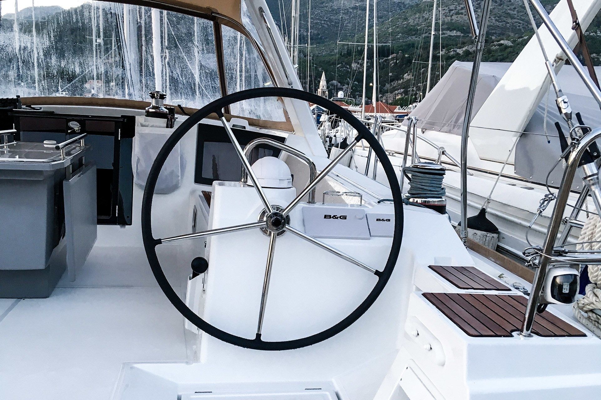 Beneteau Oceanis 45 | Slide