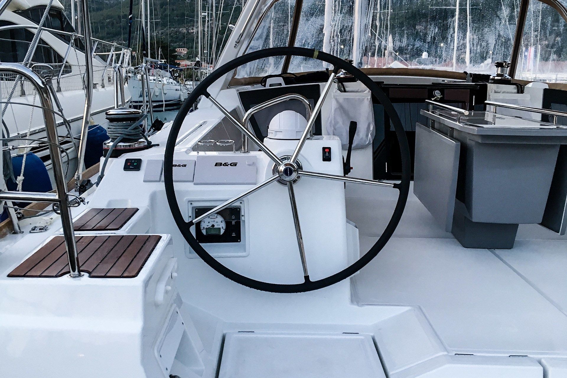 Beneteau Oceanis 45 | Slide