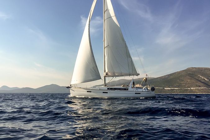 Beneteau Oceanis 45 | Slide