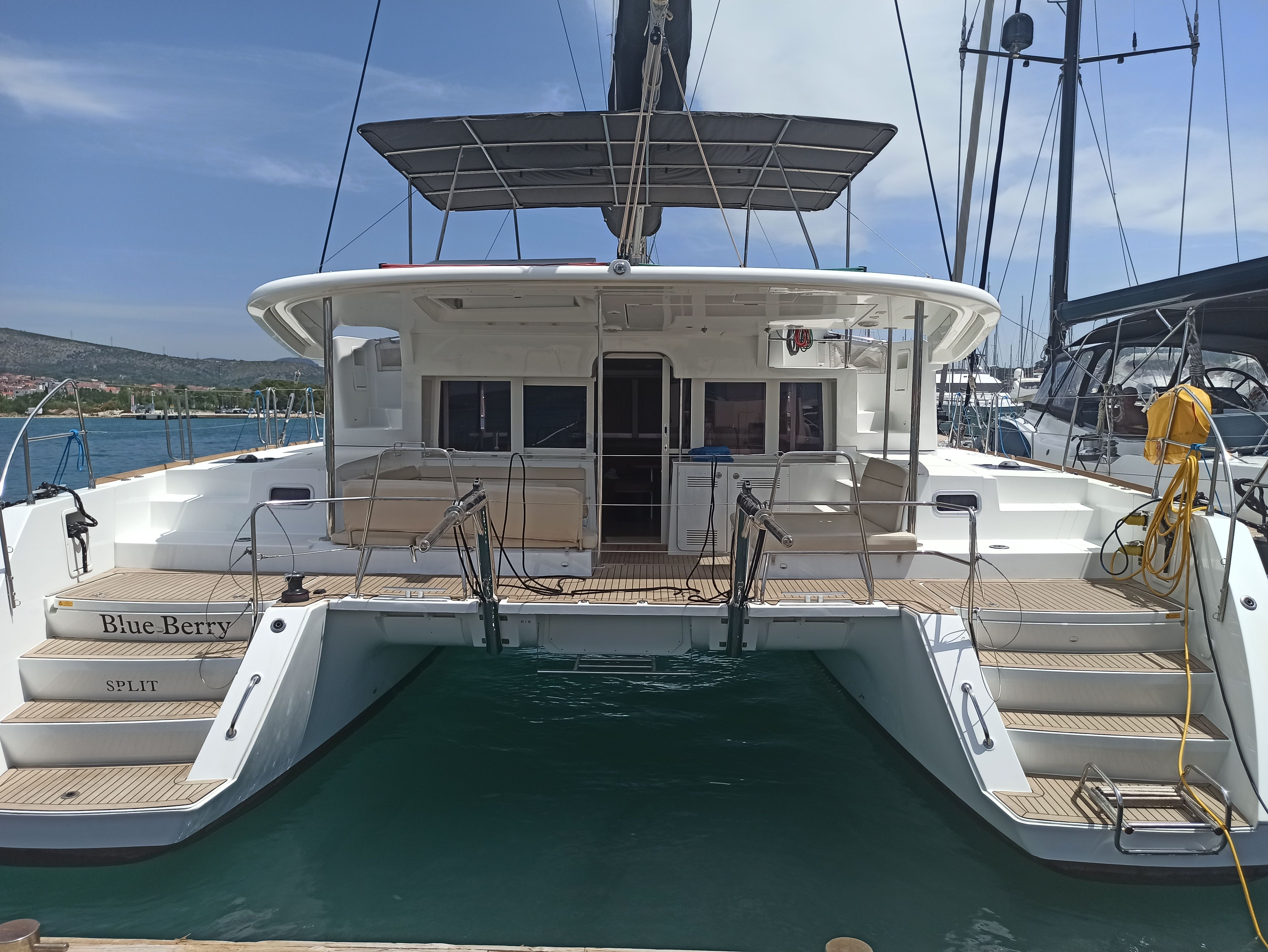 Lagoon 450 F | Blue Berry