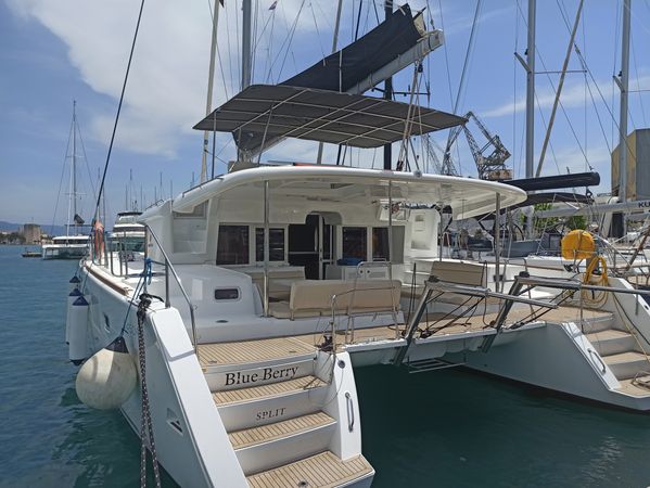 Lagoon 450 F | Blue Berry