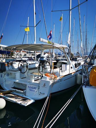 Beneteau Oceanis 38 | Pleasure