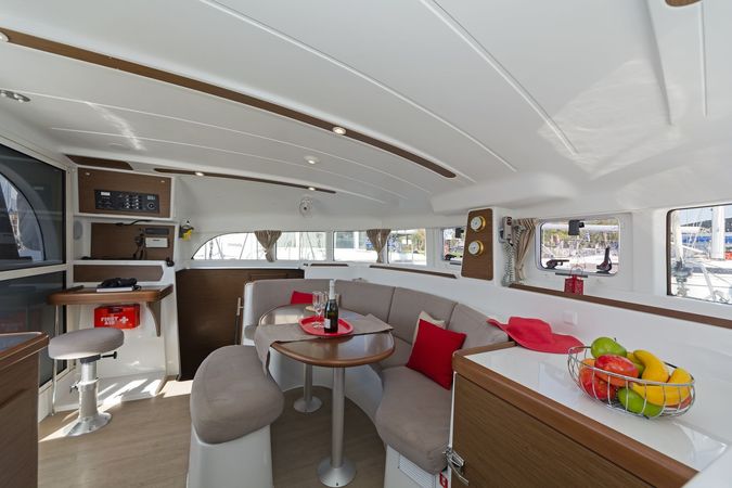 Lagoon 380 S2 | Catcake