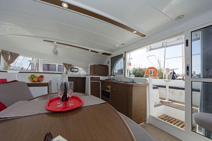 Lagoon 380 S2 | Catcake