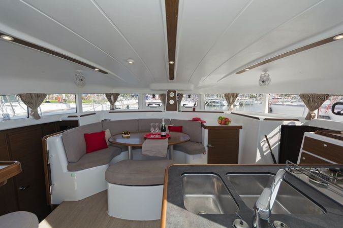 Lagoon 380 S2 | Catcake