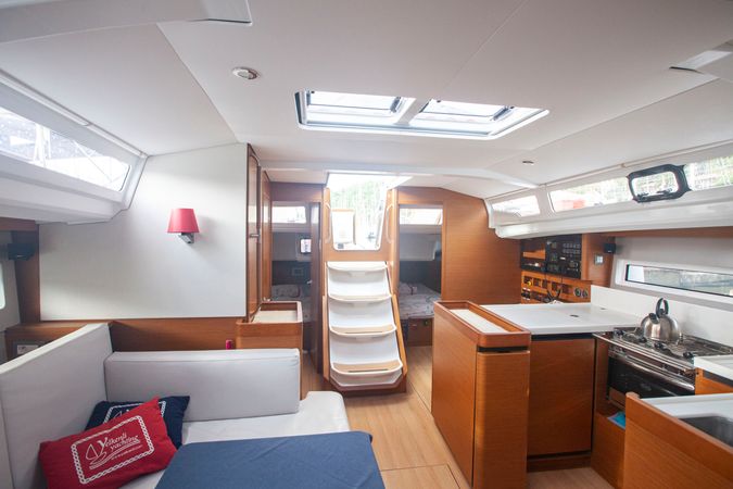 Jeanneau Sun Odyssey 440 | Celtic Breeze