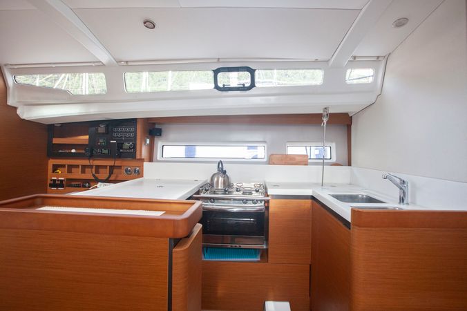 Jeanneau Sun Odyssey 440 | Celtic Breeze