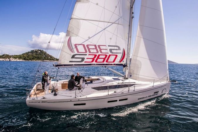 Salona 380 | Navis Celere