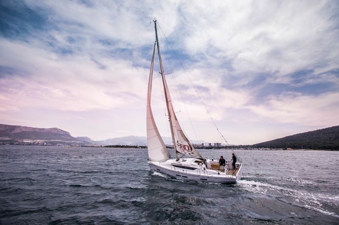 Salona 380 | Navis Celere