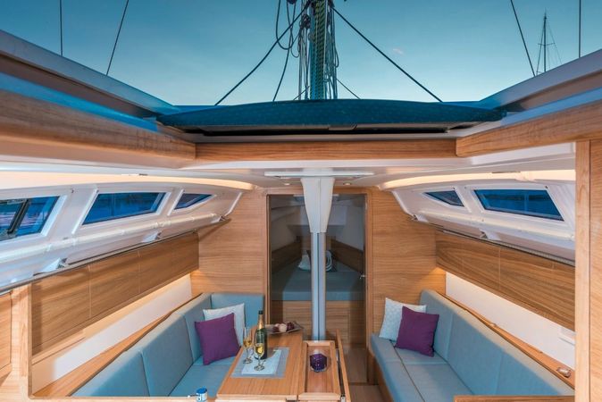 Salona 380 | Navis Celere