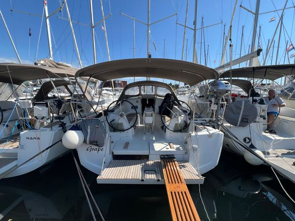Jeanneau Sun Odyssey 349 | Grape