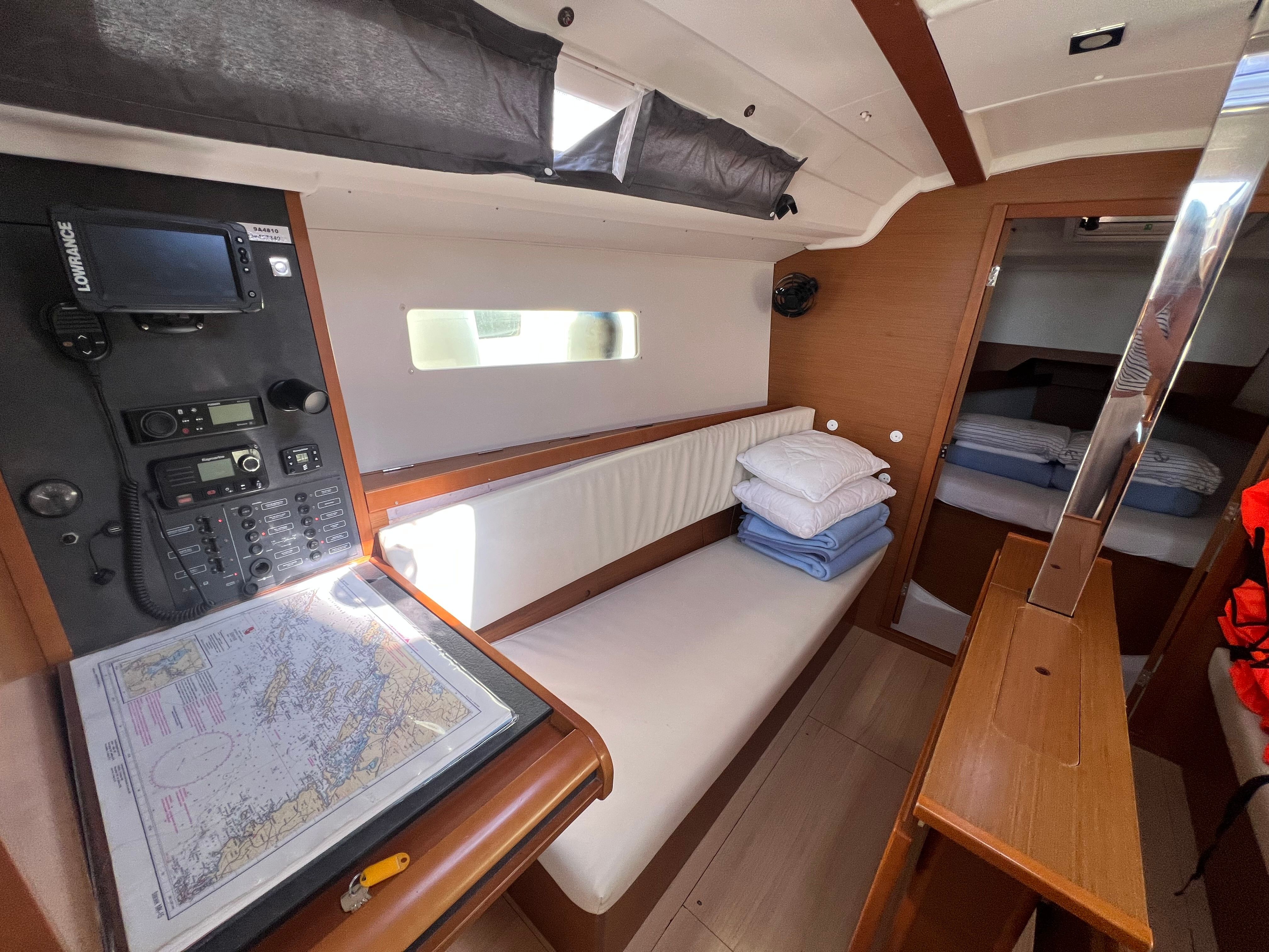Jeanneau Sun Odyssey 349 | Grape