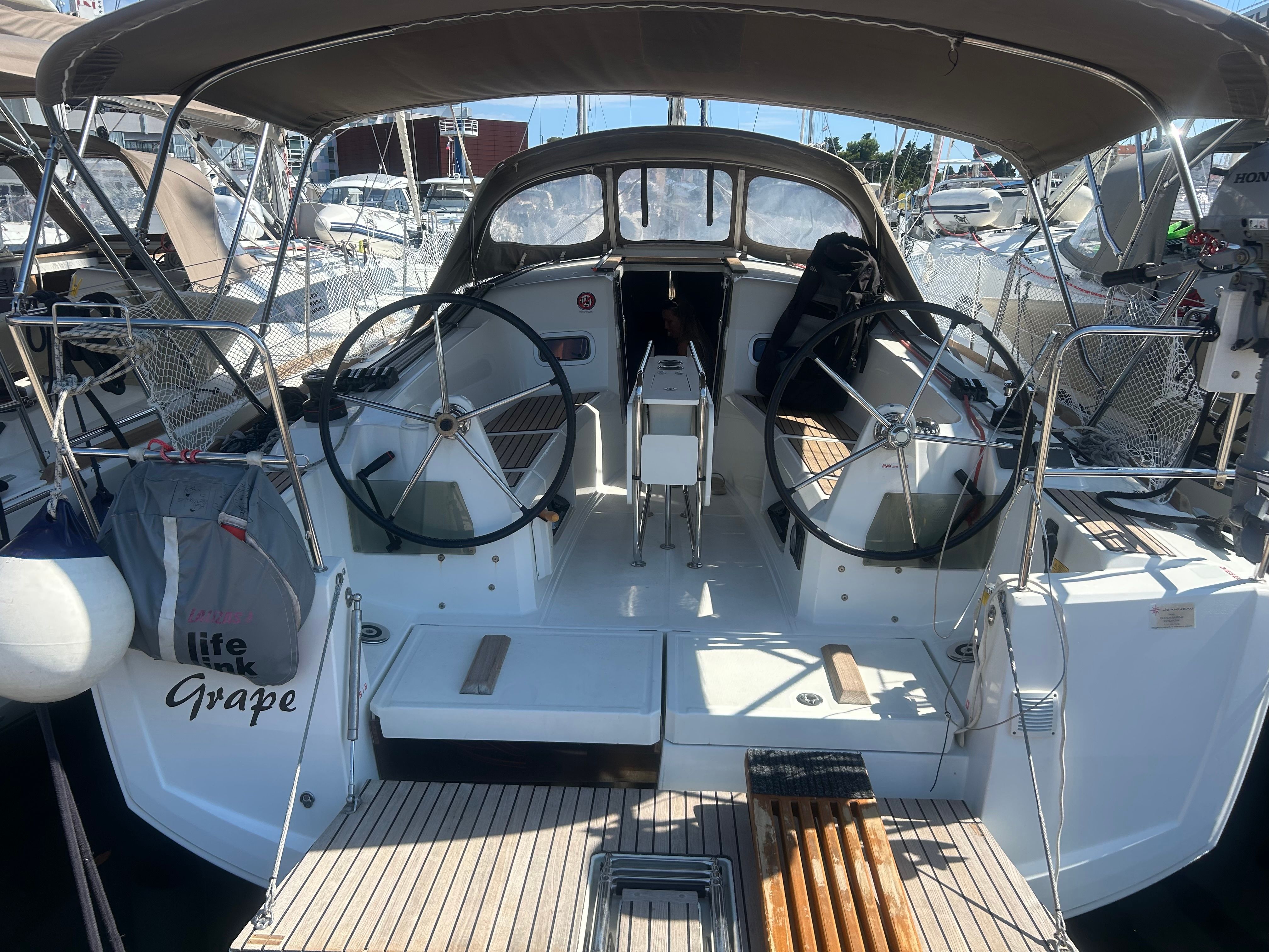Jeanneau Sun Odyssey 349 | Grape
