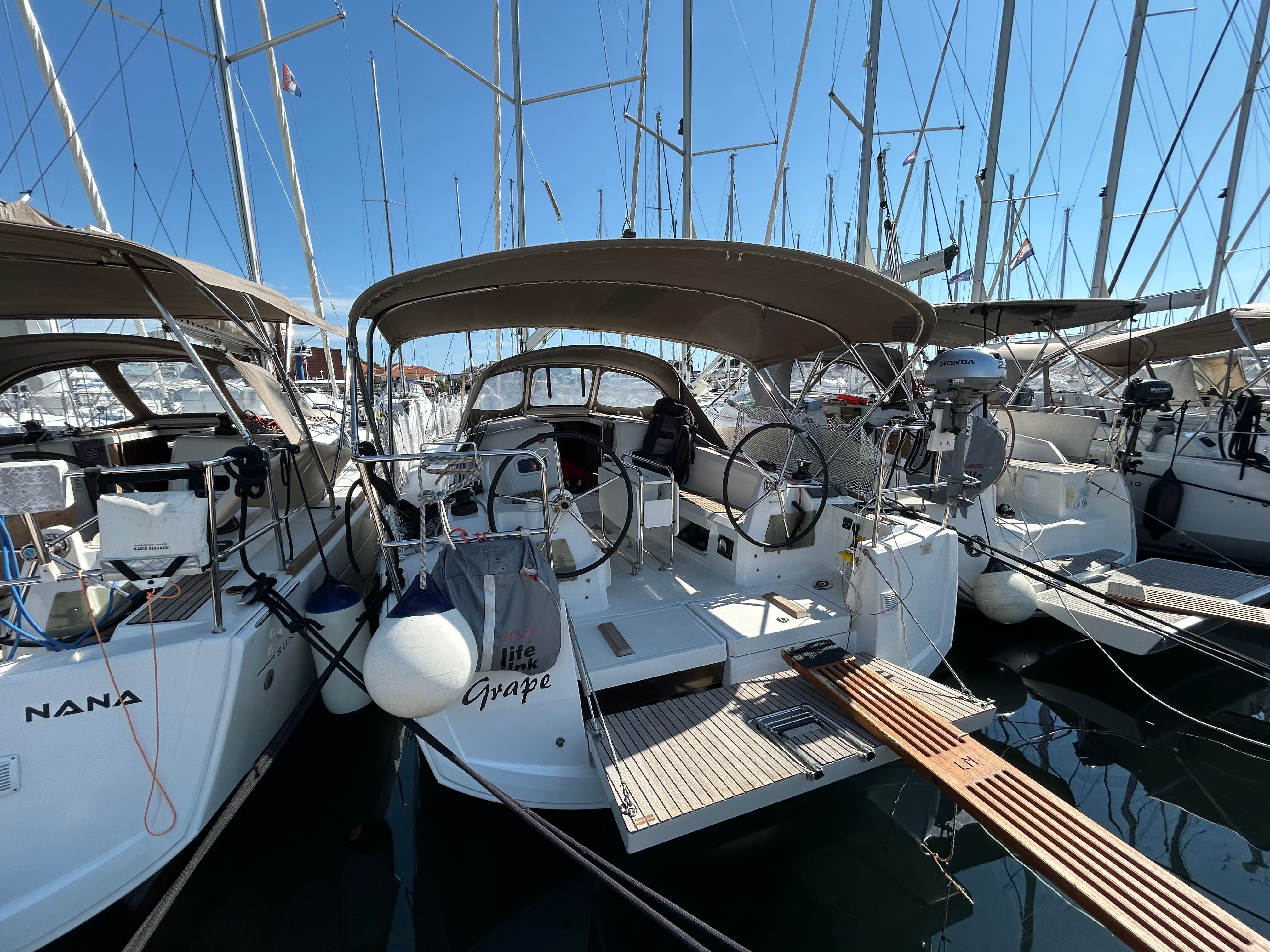 Jeanneau Sun Odyssey 349 | Grape