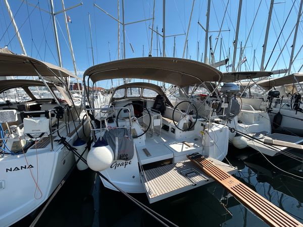 Jeanneau Sun Odyssey 349 | Grape