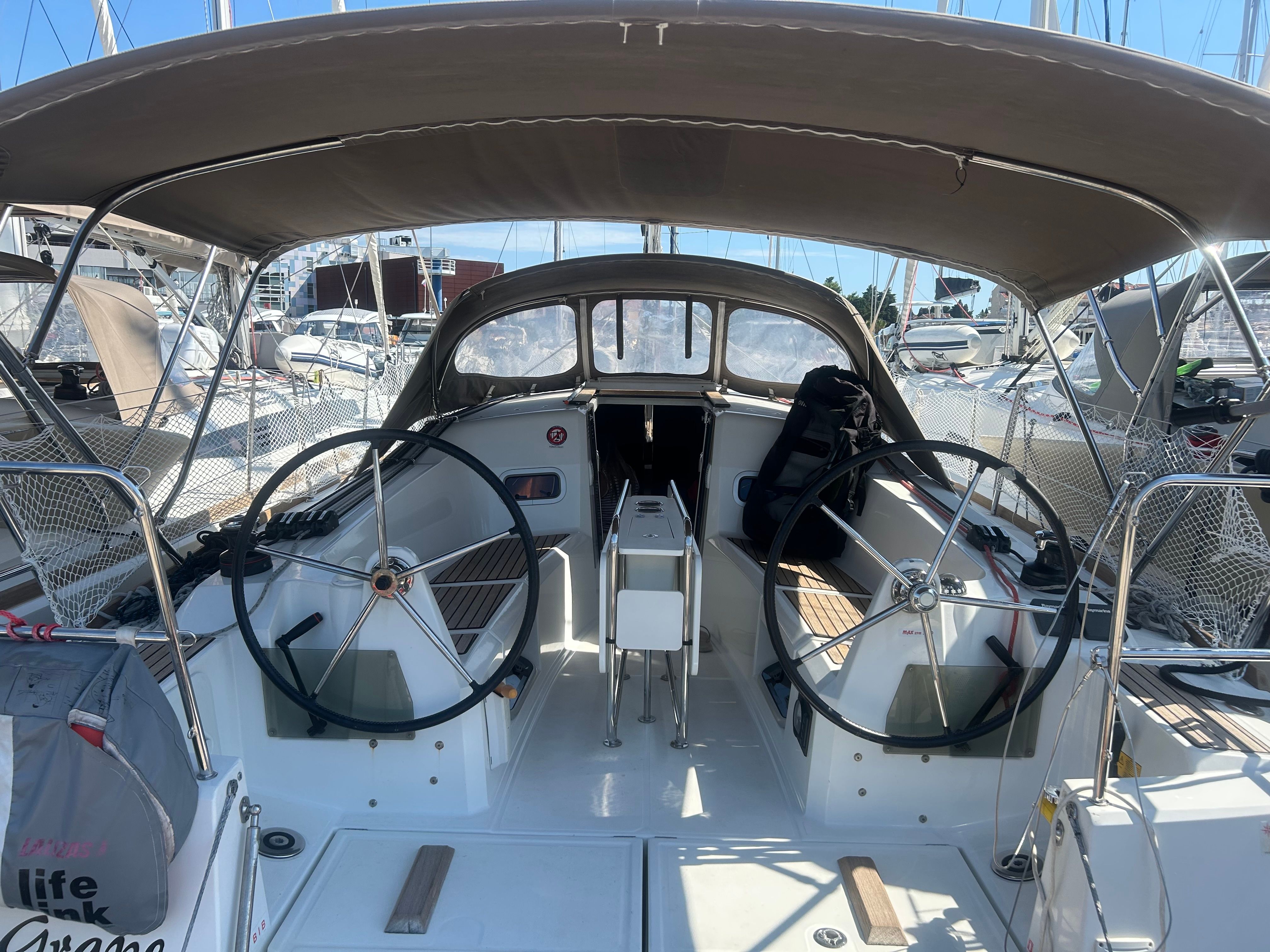Jeanneau Sun Odyssey 349 | Grape