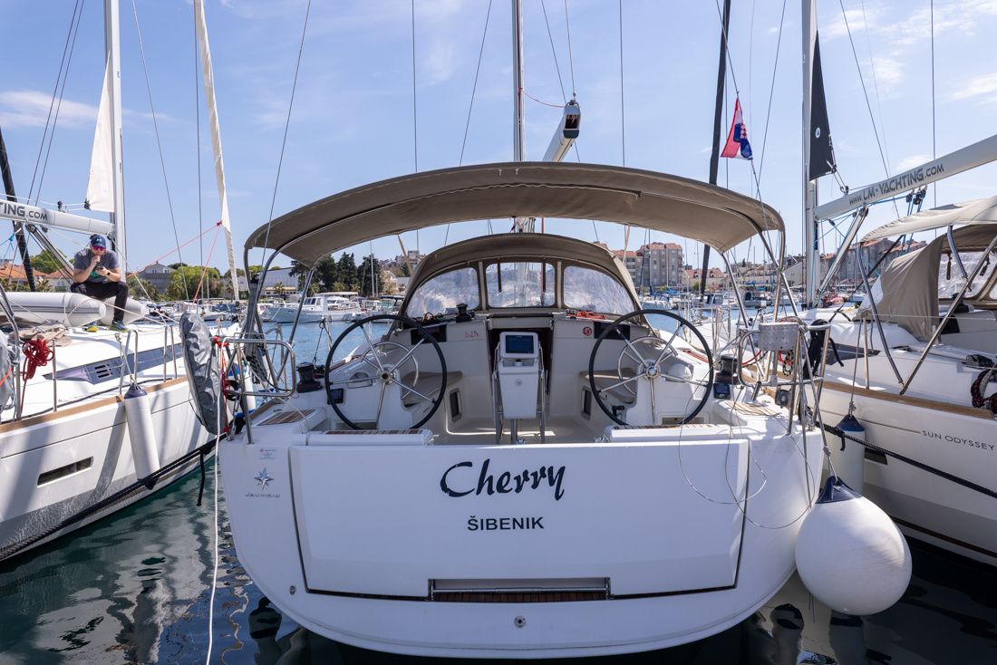 Jeanneau Sun Odyssey 449 | Cherry