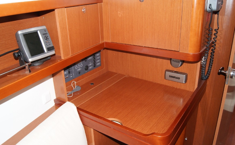 Beneteau Oceanis 37 | Julie