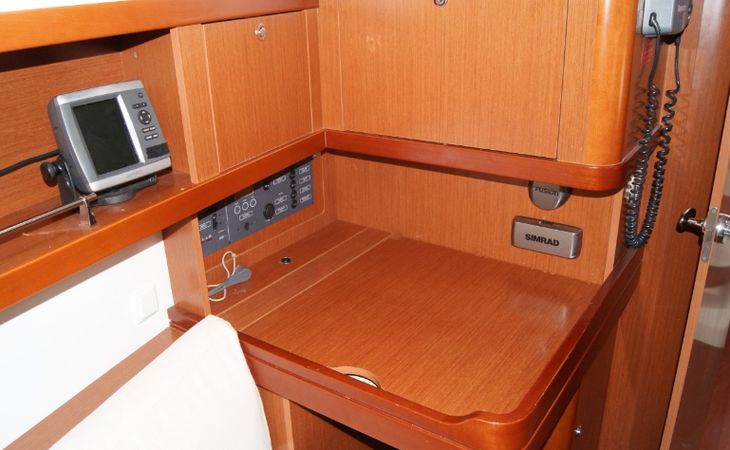 Beneteau Oceanis 37 | Julie