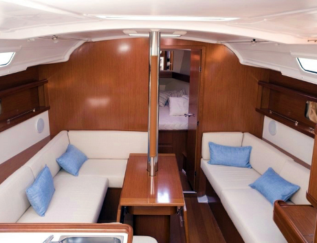 Beneteau Oceanis 37 | Julie