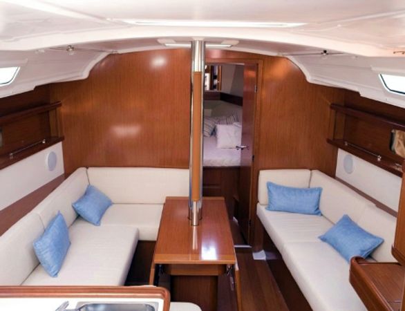 Beneteau Oceanis 37 | Julie