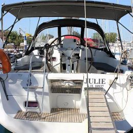 Beneteau Oceanis 37 | Julie