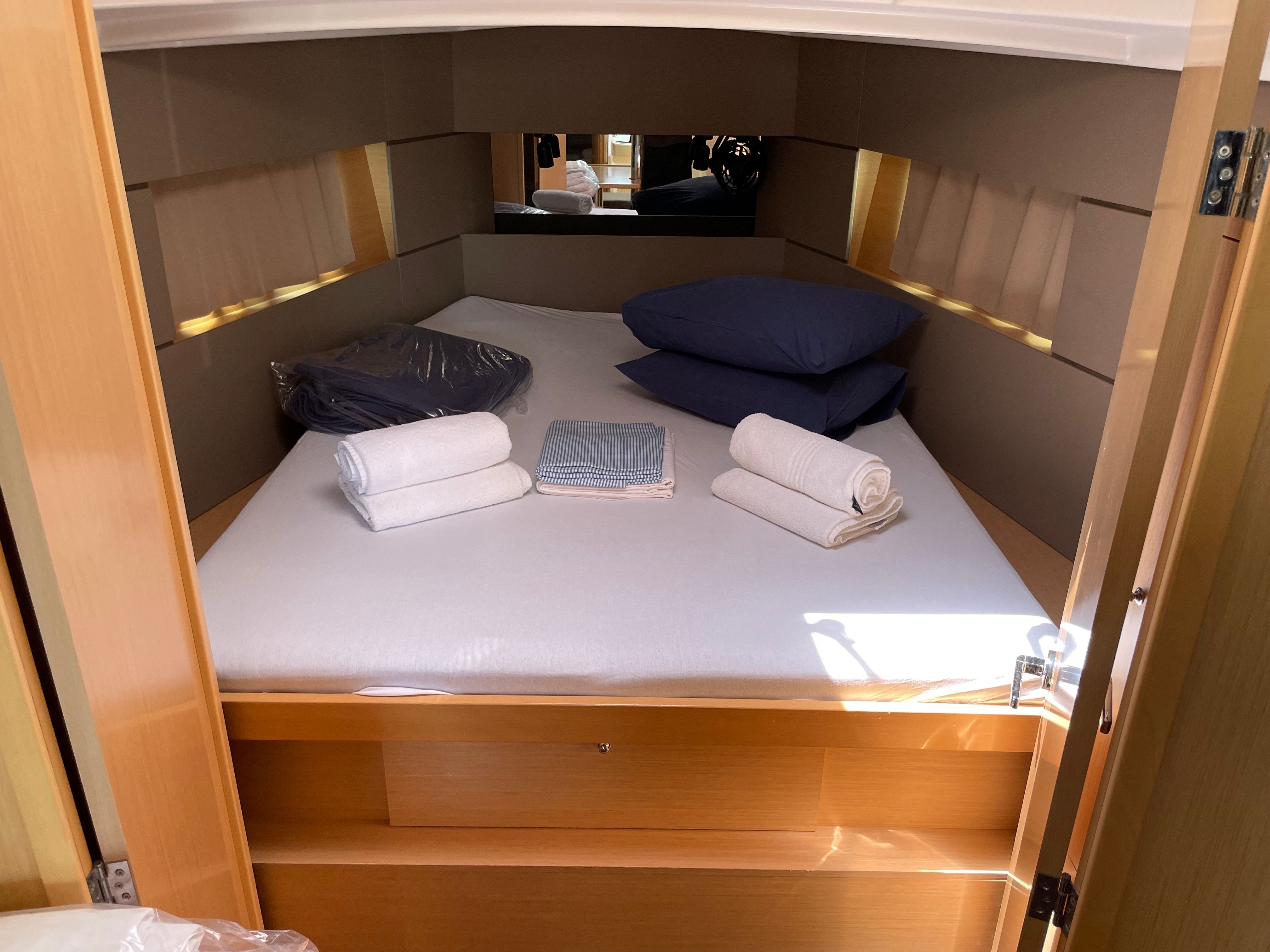 Jeanneau Sun Odyssey 389 | Sunsail 19