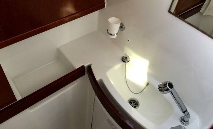 Beneteau Oceanis 43 | Whisper