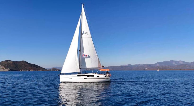 Bavaria Cruiser 37 | Roger Rabbit