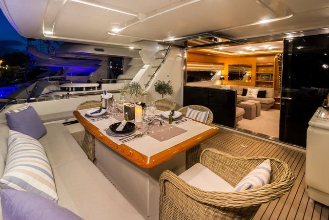 Ferretti 75 | Vento
