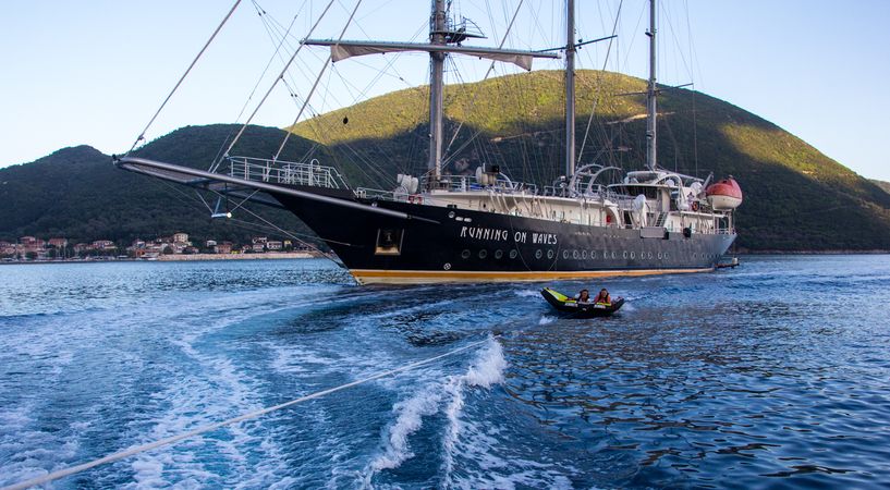 Custom Built 64M | Running on waves