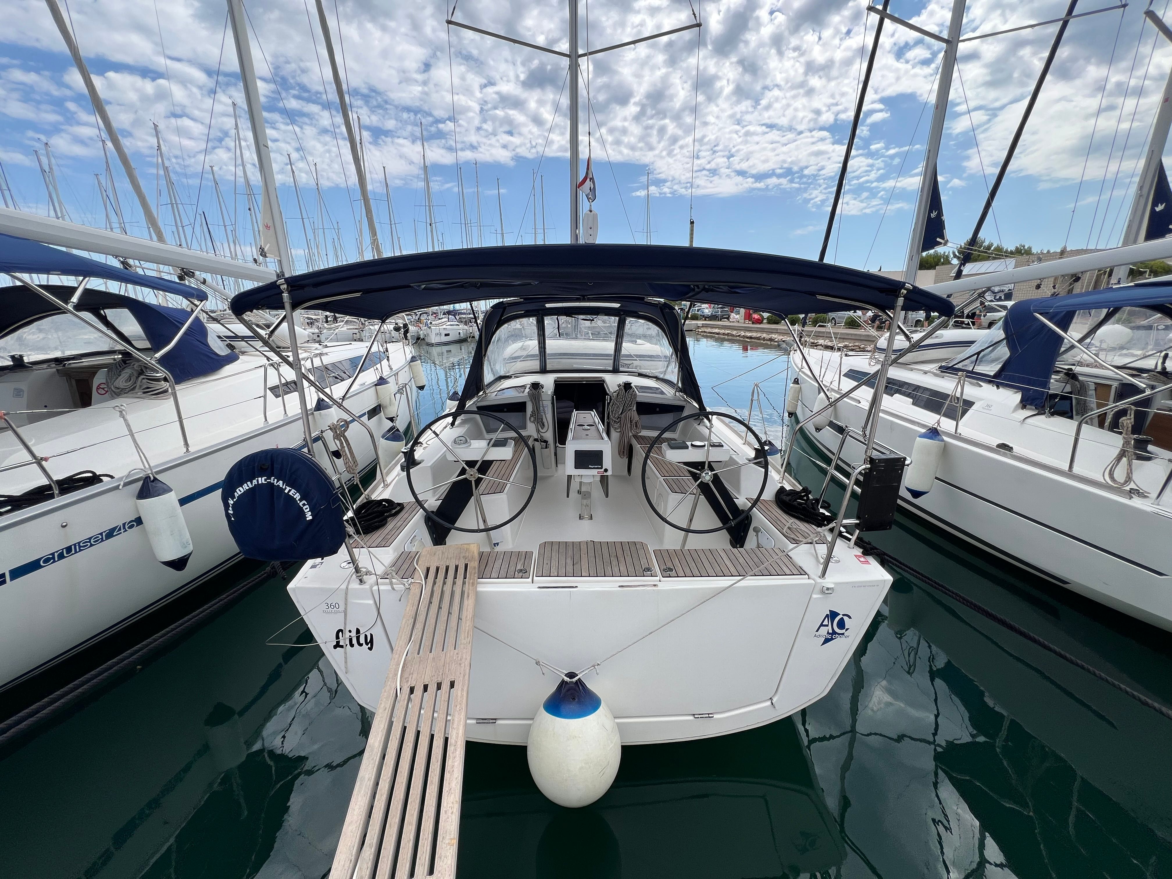 Dufour 360 | Lily