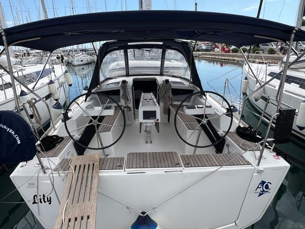 Dufour 360 | Lily