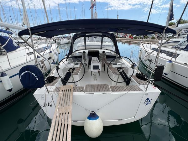 Dufour 360 | Lily