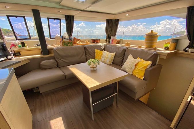 Fountaine Pajot Saona 47 | Black Tortuga