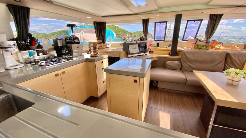 Fountaine Pajot Saona 47 | Black Tortuga