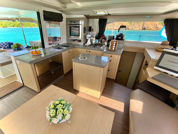 Fountaine Pajot Saona 47 | Black Tortuga