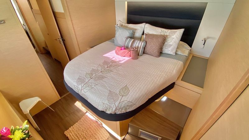 Fountaine Pajot Saona 47 | Black Tortuga