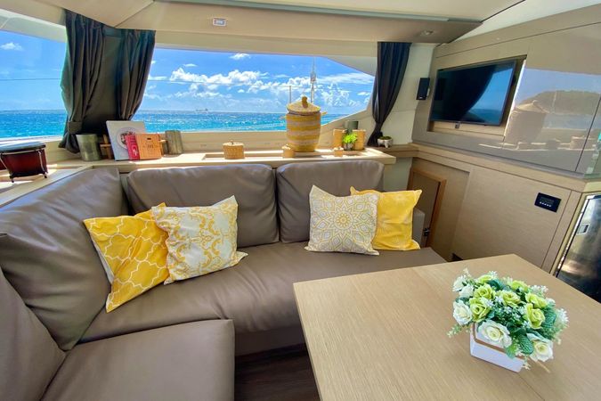 Fountaine Pajot Saona 47 | Black Tortuga