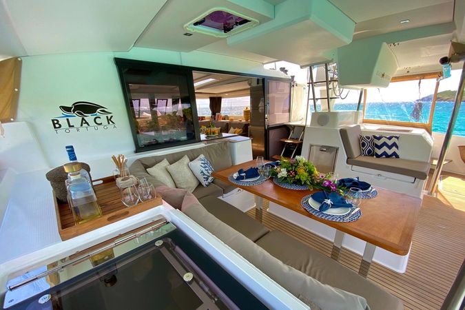 Fountaine Pajot Saona 47 | Black Tortuga