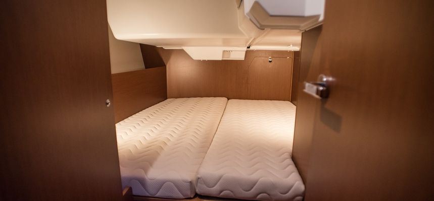 Beneteau Oceanis 38 | Sirina