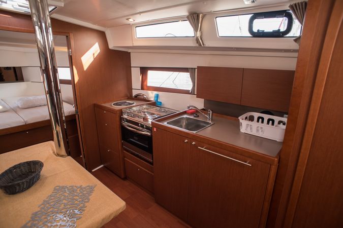 Beneteau Oceanis 38 | Sirina