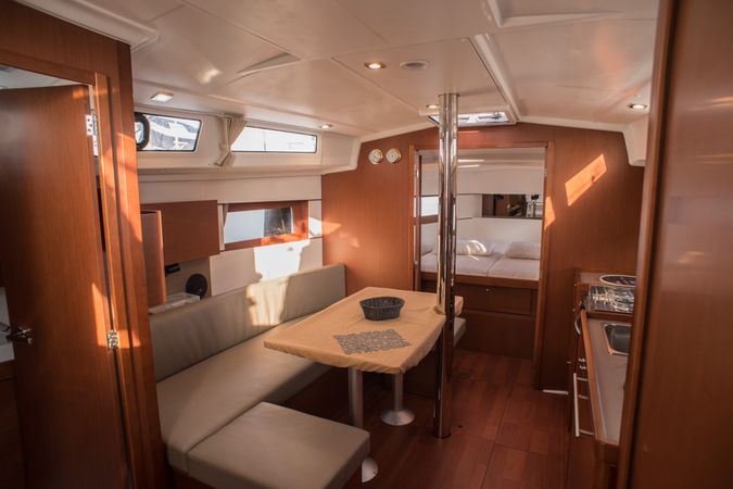Beneteau Oceanis 38 | Sirina