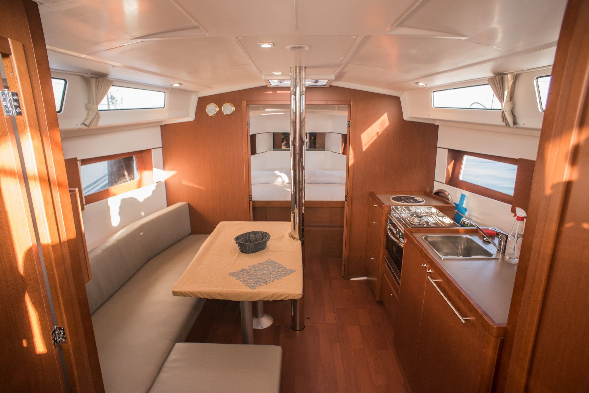 Beneteau Oceanis 38 | Sirina