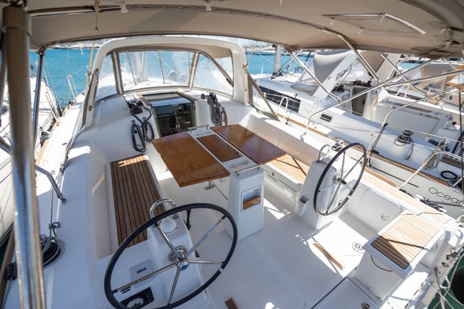 Beneteau Oceanis 38 | Sirina