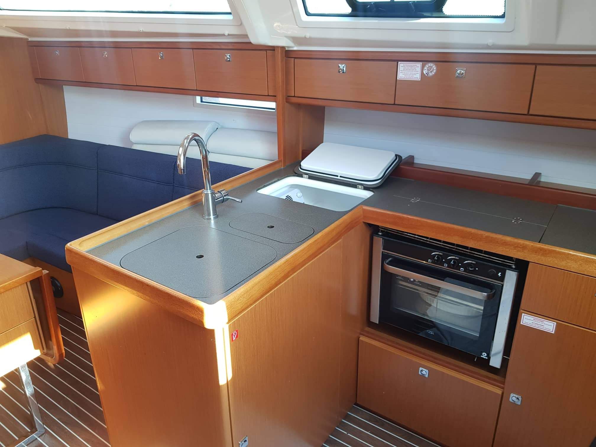 Bavaria Cruiser 37 | Nenemia