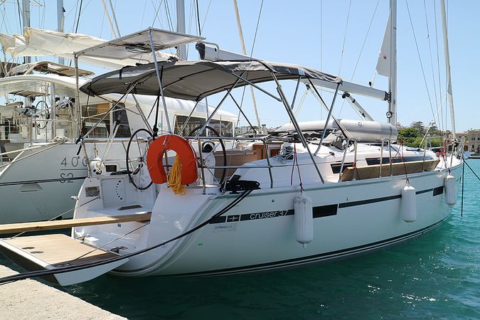 Bavaria Cruiser 37 | Nenemia