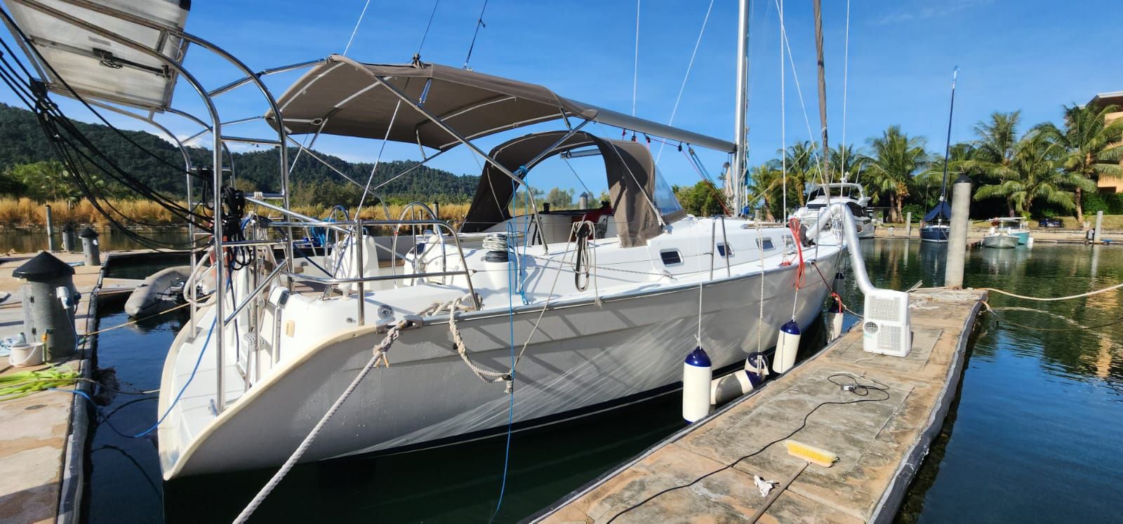 Beneteau Cyclades 43.4 | Grace of Rockfleet